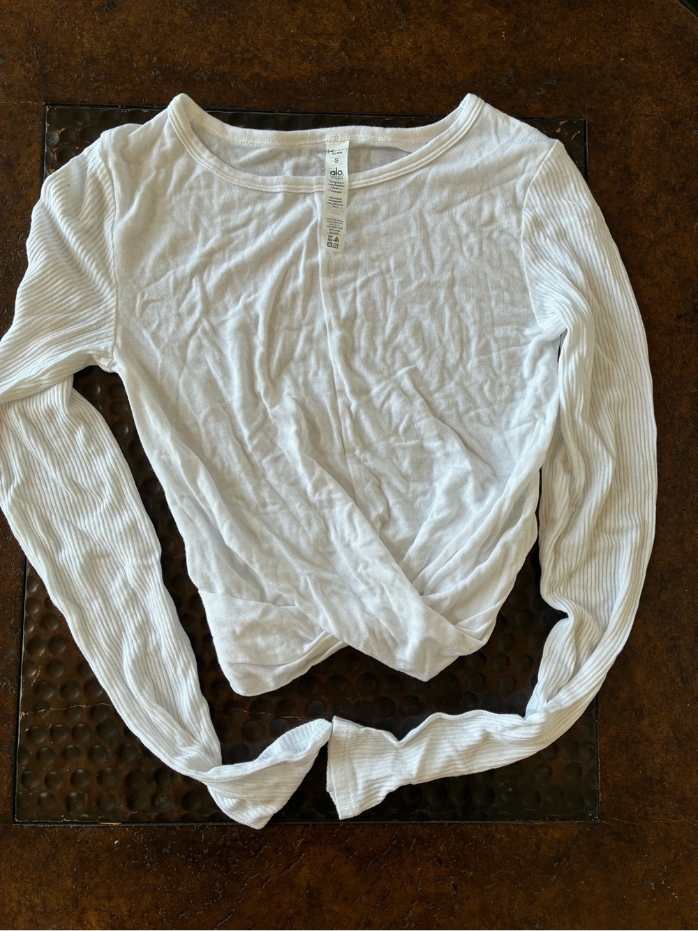 Alo yoga - cover crop long sleeve - white